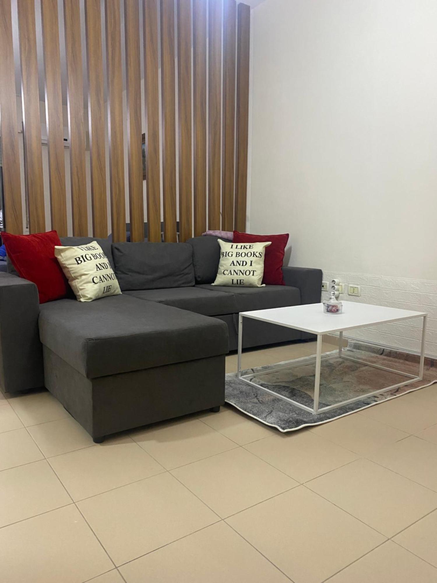 Chlo 4 * Tirana